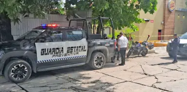 Ladrones saquean restaurante de comida rápida