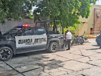 Ladrones saquean restaurante de comida rápida