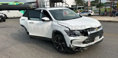 Motociclista termina fracturado en percance