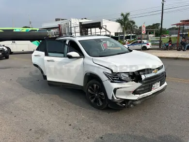 Motociclista termina fracturado en percance