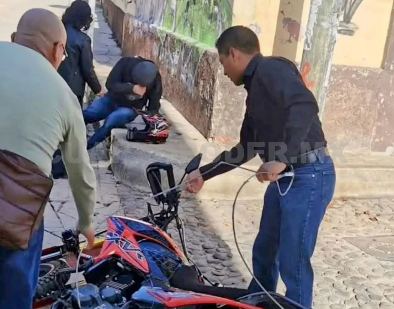 Cables sueltos provocan accidente de motocicleta
