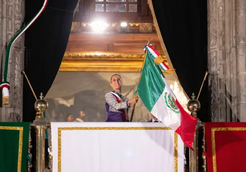En 215 años, la primera presidenta da el Grito