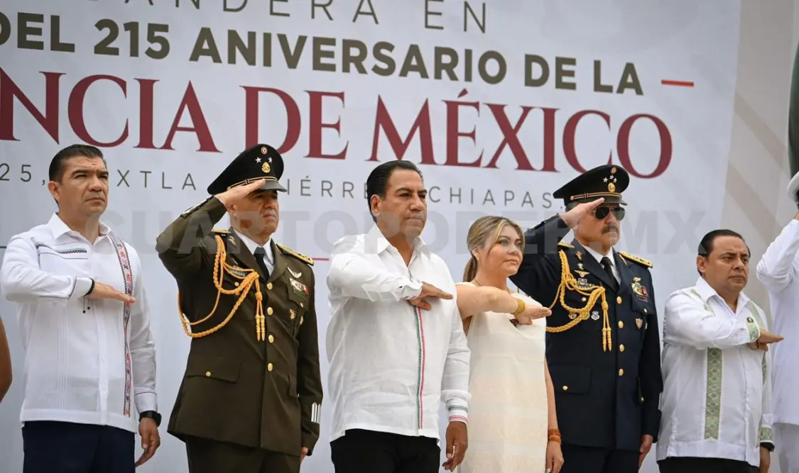 Eduardo Ramírez Aguilar presenció el Desfile Cívico-Militar Conmemorativo por el 215 Aniversario del Inicio de la Independencia de México. CP