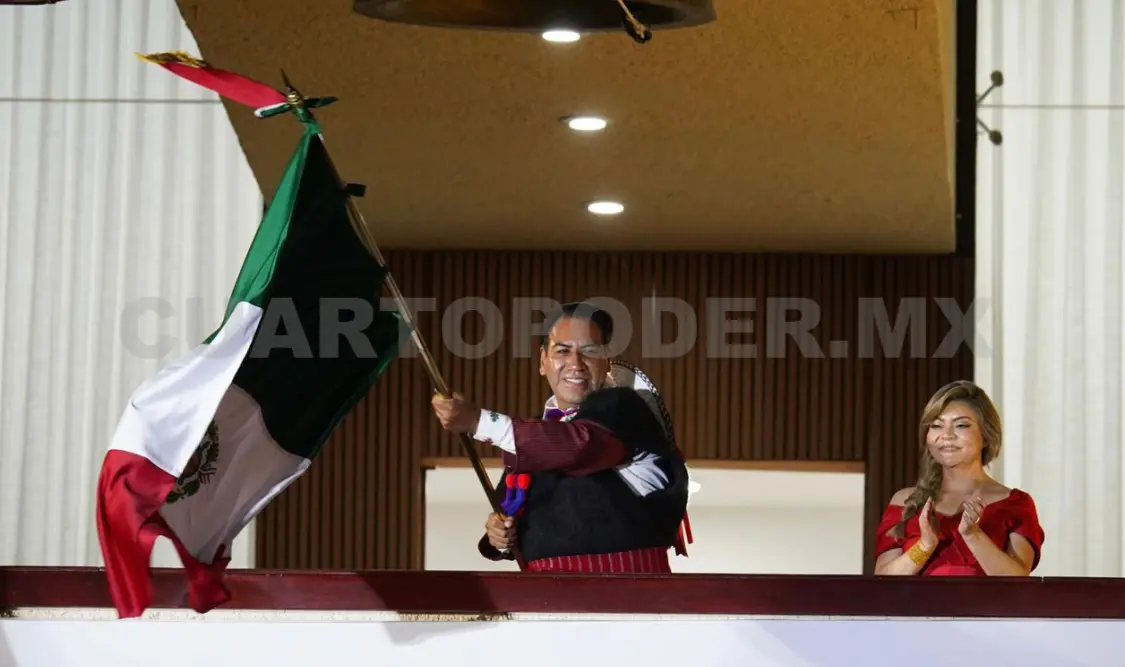 ¡Viva la Paz de Chiapas!, arengó el gobernador en el Grito. Guillermo Ramos / CP