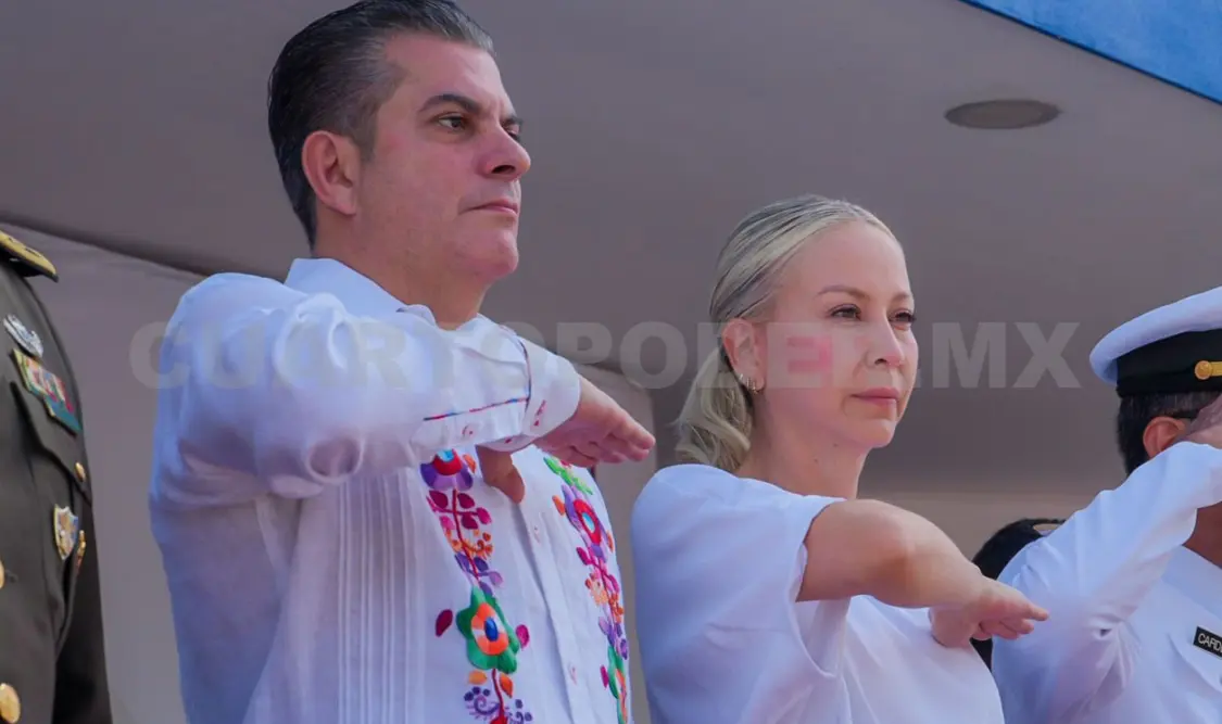 La noche del 15 de septiembre, el edil Yamil Melgar encabezó el tradicional Grito de Independencia. CP
