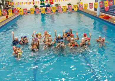 Celebran Demostración Bebés al Agua 2025