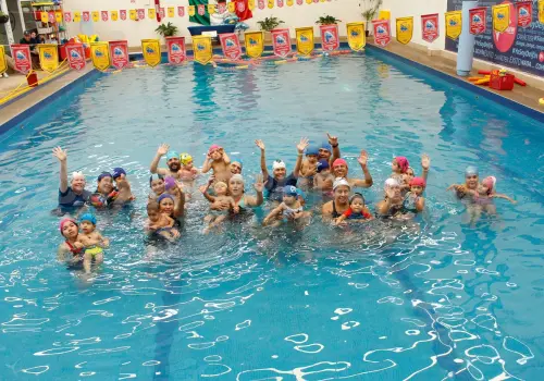 Celebran Demostración Bebés al Agua 2025