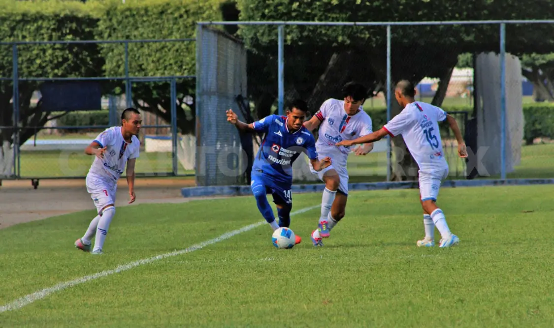 El club debutante chiapaneco, Huracanes de Arriaga, perdió por goleada de 5-0, como visitante ante Cruz Azul. Cortesía 