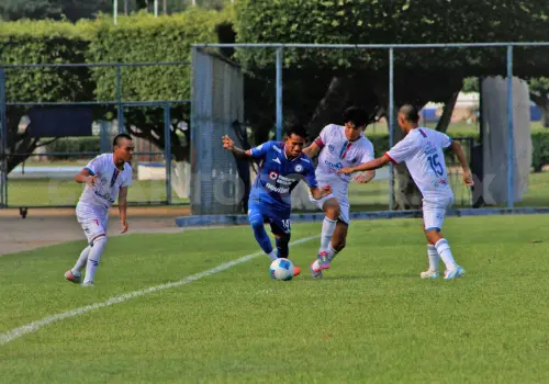 Cruz Azul les dio la bienvenida con goleada