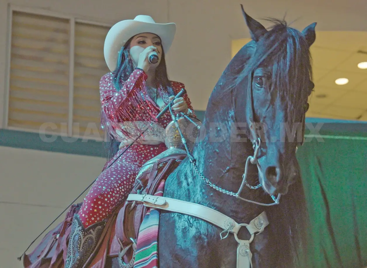 Brilla Lincy Borraz en fiestas patrias
