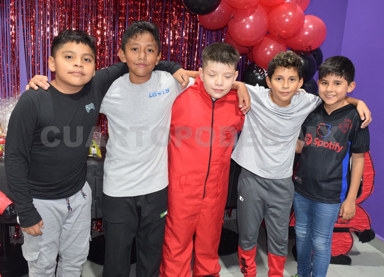 Divertida celebración para Alexander