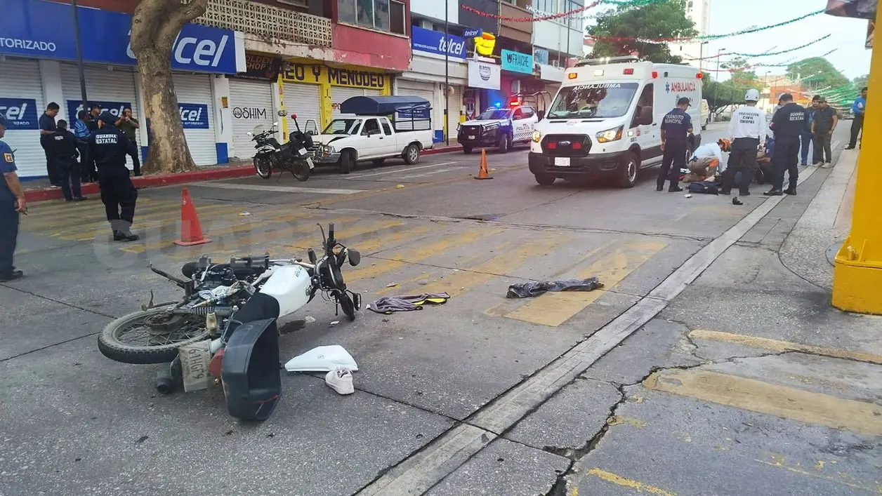 Pareja resulta gravemente herida al estamparse