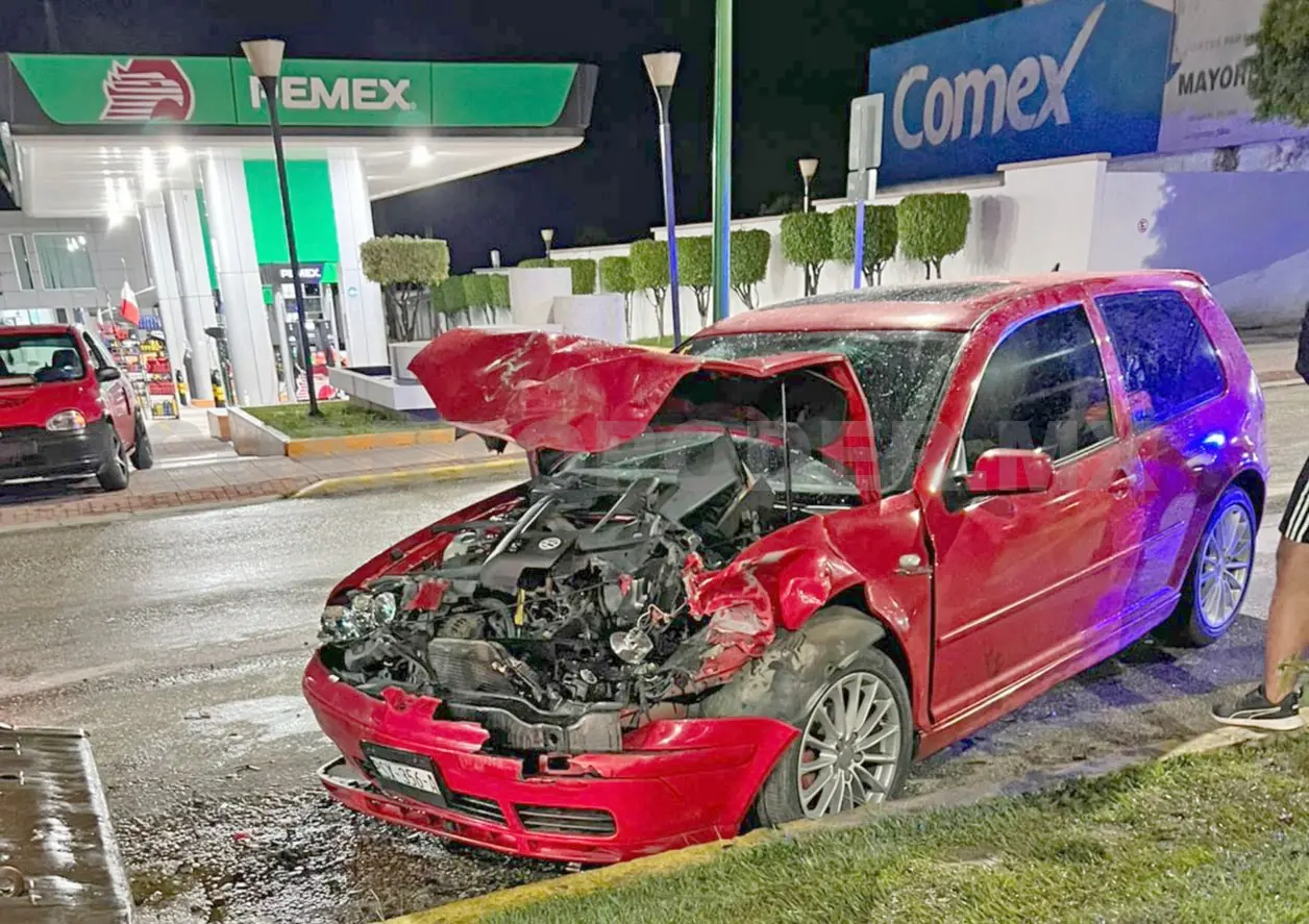 Destruye un Golf GTI en el bulevar Belisario Domínguez