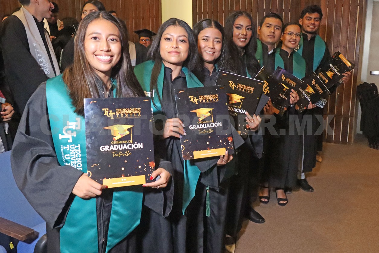 Primera generación del Tecnológico Universitario Tuxtla