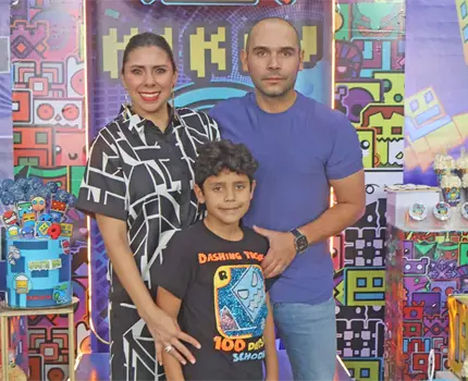 Regalos y abrazos para Enrique