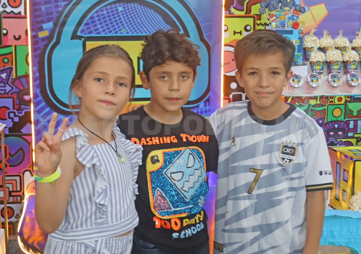 Regalos y abrazos para Enrique