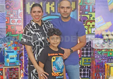 Regalos y abrazos para Enrique
