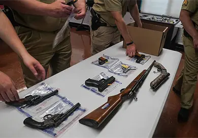 Pactan frenar tráfico de armas