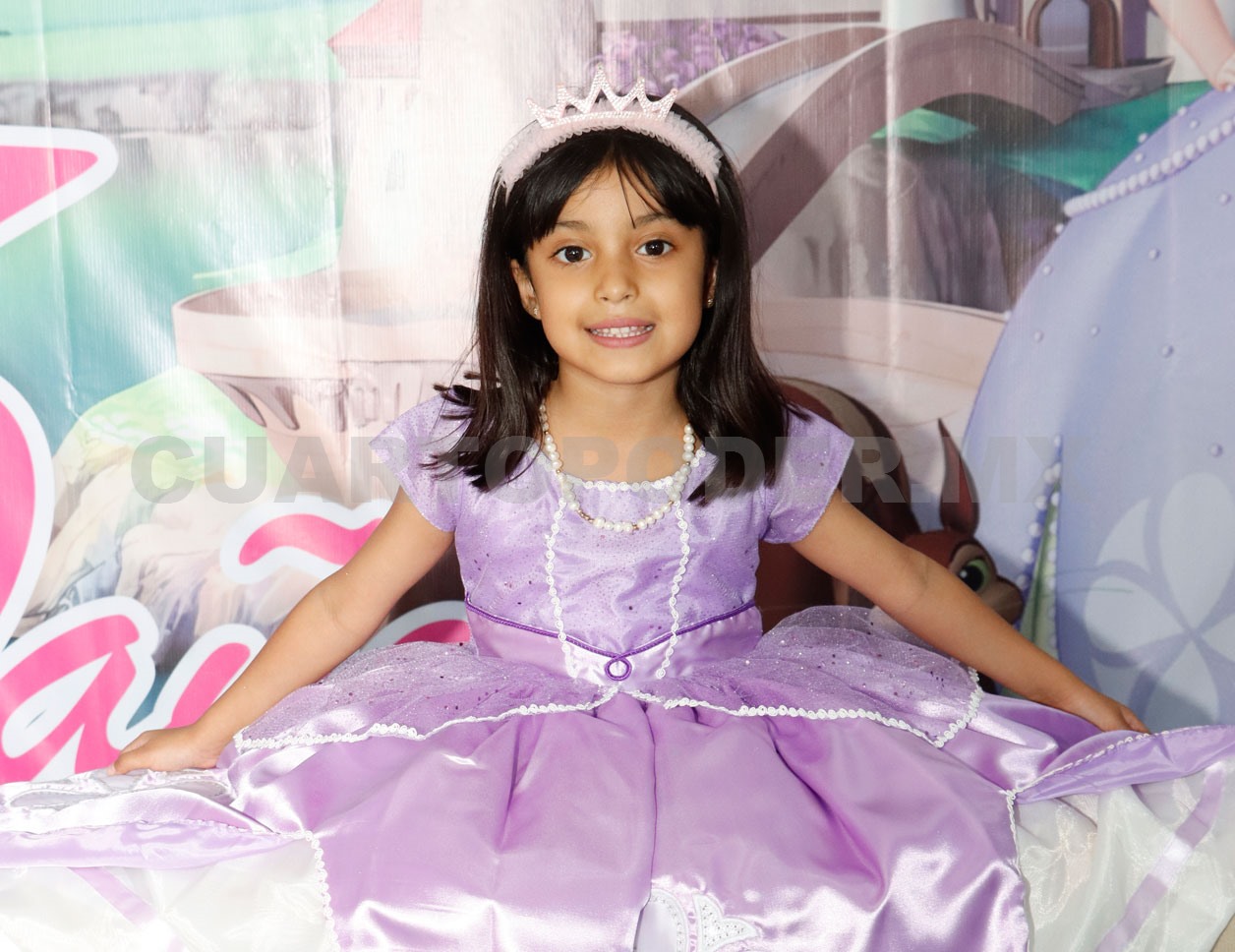 Romina celebra como una princesa