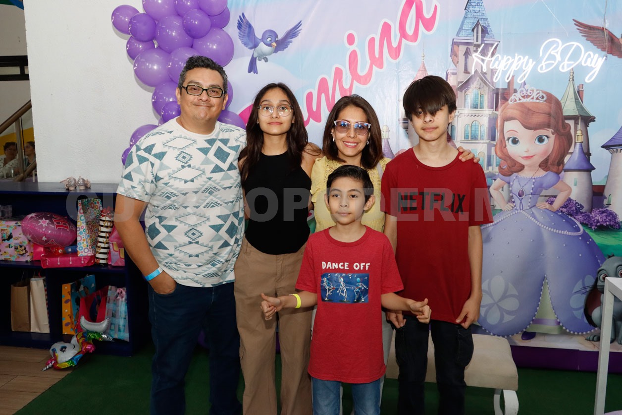 Romina celebra como una princesa