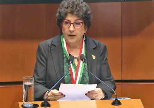 Dan a Silvia Molina Premio Rosario Castellanos