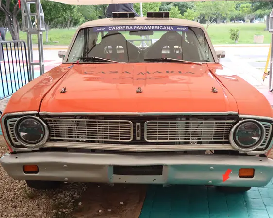 Autos clásicos invaden Tuxtla Gutiérrez