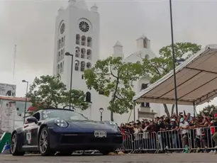 Autos de Panamericana recorren el arco de salida