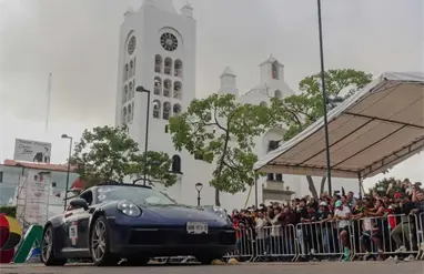 Autos de Panamericana recorren el arco de salida