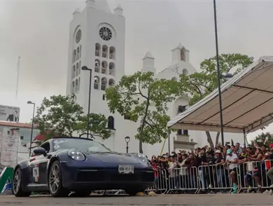 Autos de Panamericana recorren el arco de salida