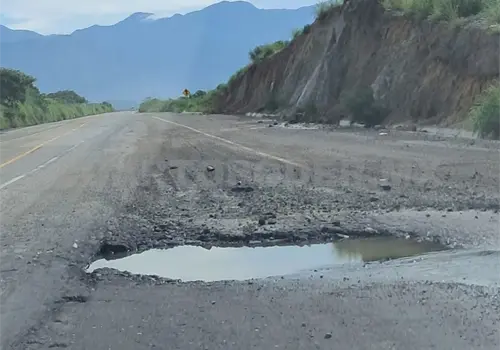 Automovilistas inseguros por formación de baches