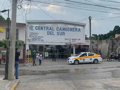 Pierde la vida en una terminal de autobuses