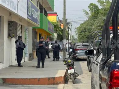 Se llevan caja fuerte con más de 300 mil pesos