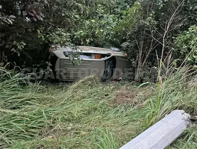 Pierde el control y se va hacia un barranco