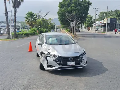 Choque en bulevar salda con daños