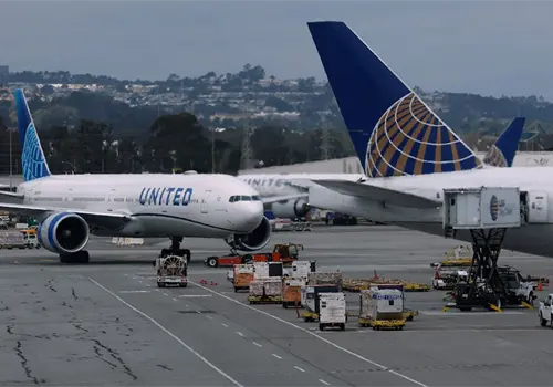 Dos aviones de United Airlines chocan en pista