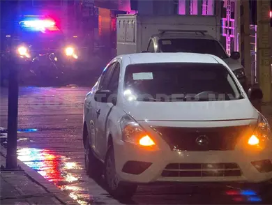 Rafaguean a vehículo tras un ataque armado