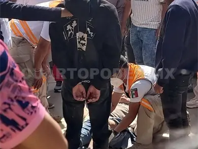 Chocan y se les cae una pistola... de juguete