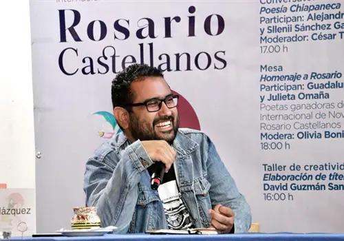 Gabriel Vázquez gana premio de novela