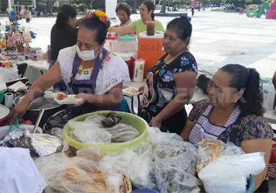 Llenan de cultura al parque central