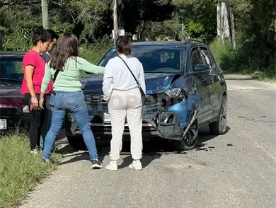 Se estrella en camioneta y después se da a la fuga