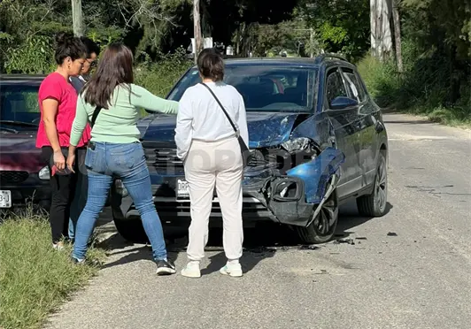 Se estrella en camioneta y después se da a la fuga