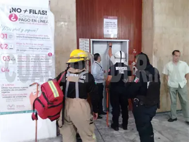 Terminaron atrapados dentro de un elevador 