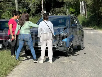 Se estrella en camioneta y después se da a la fuga