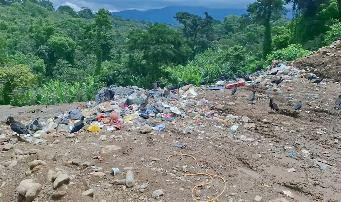 Este sitio foco de contaminación deja una derrama económica, denuncian, a parientes del alcalde. Ramón García / CP