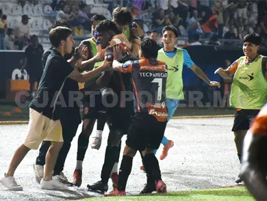 Victoria felina en el último minuto