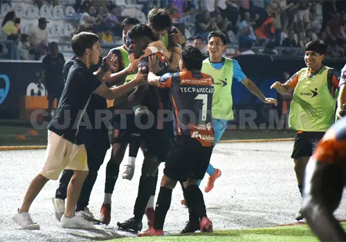 Victoria felina en el último minuto