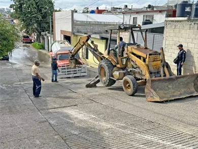 Camión se queda sin llantas y eje delantero