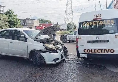 Cuatro lesionados en colisión de colectivo