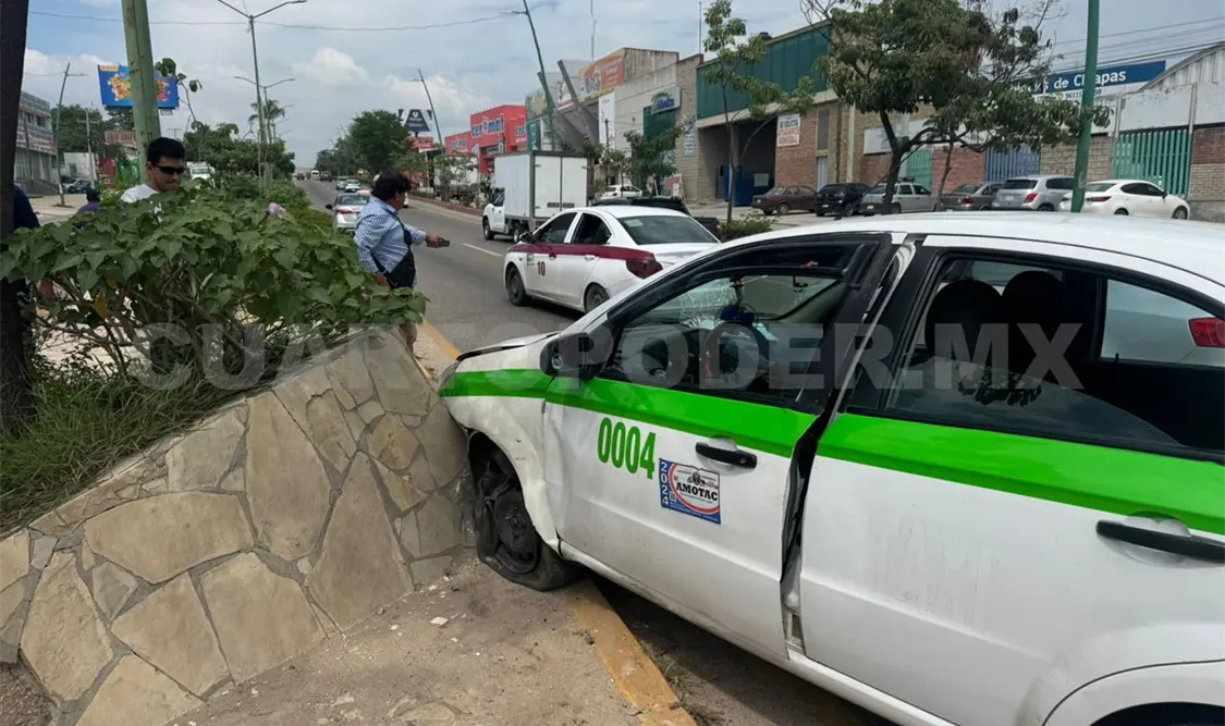 Era casi el mediodía cuando ocurrió el accidente a la altura de la colonia Satélite Loma Larga. Ulises Villalobos / CP