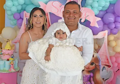 Sandy recibe el bautismo Sandy recibe el bautismo